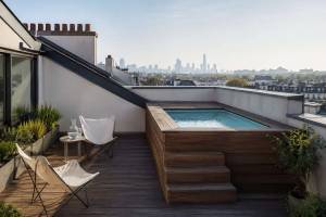Piscina en un ático: decisiones previas para no arruinar la terraza